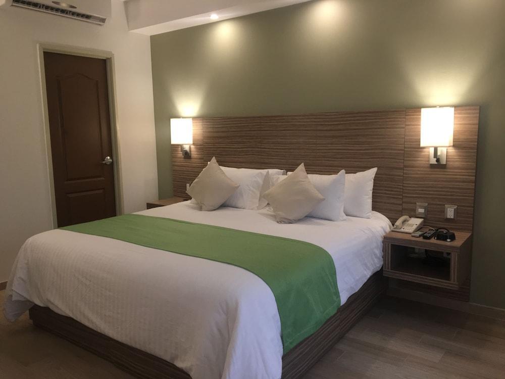 Wyndham Garden Monterrey Valle Real エクステリア 写真