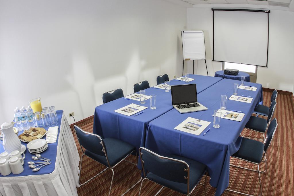Wyndham Garden Monterrey Valle Real ビジネス 写真